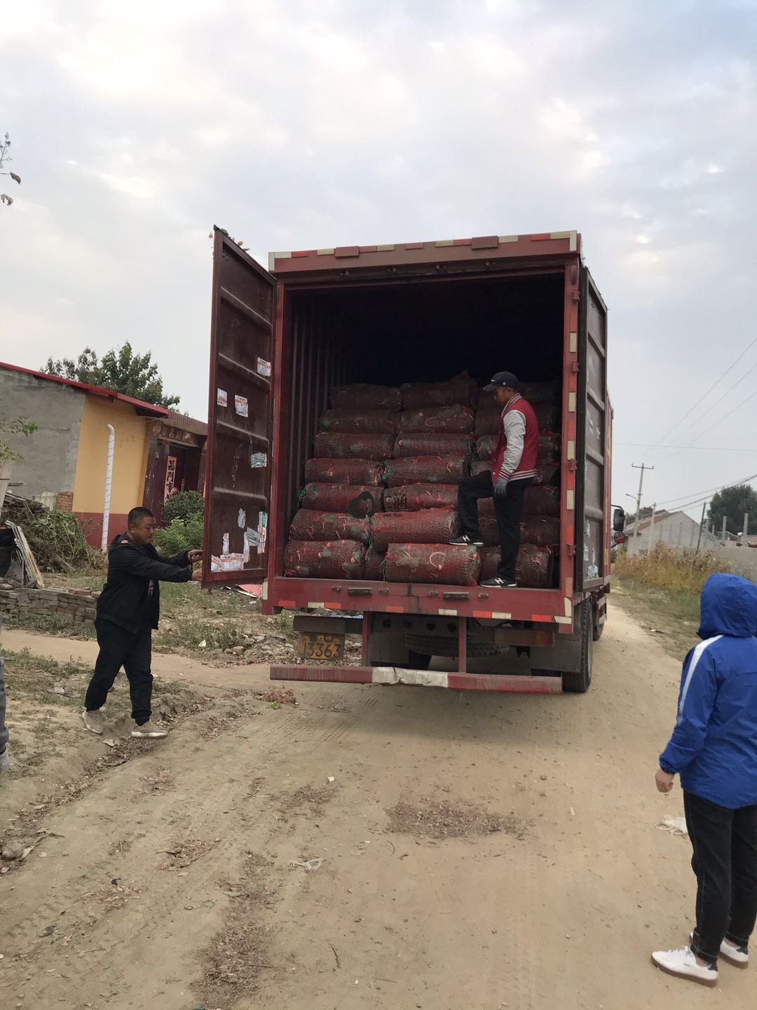 仁涵工貿生產完成的牡蠣籠準備發貨